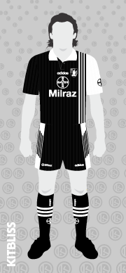 Vitória Guimarães 1997-98 away